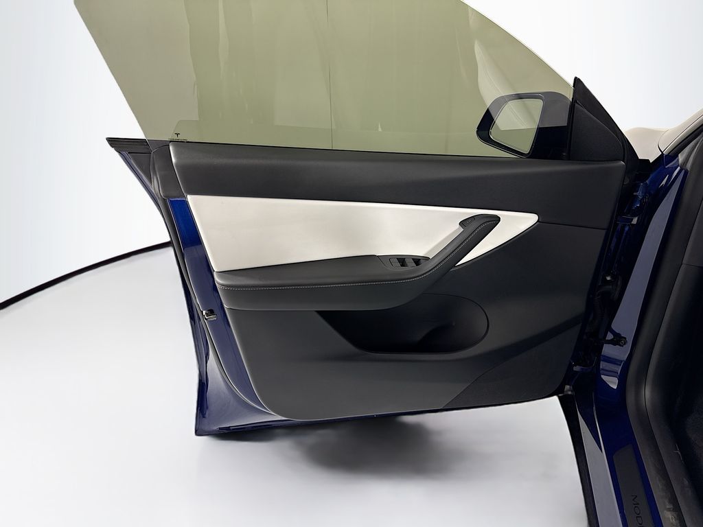 Thumbnail: 2022 Tesla Model Y - 25