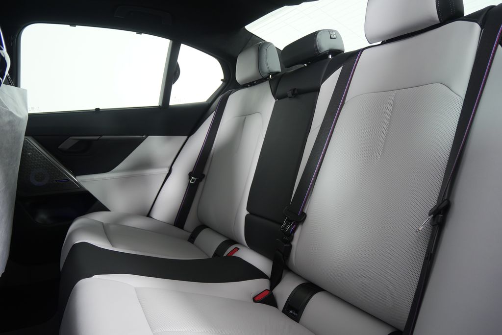 Thumbnail: 2026 BMW M5 - 17