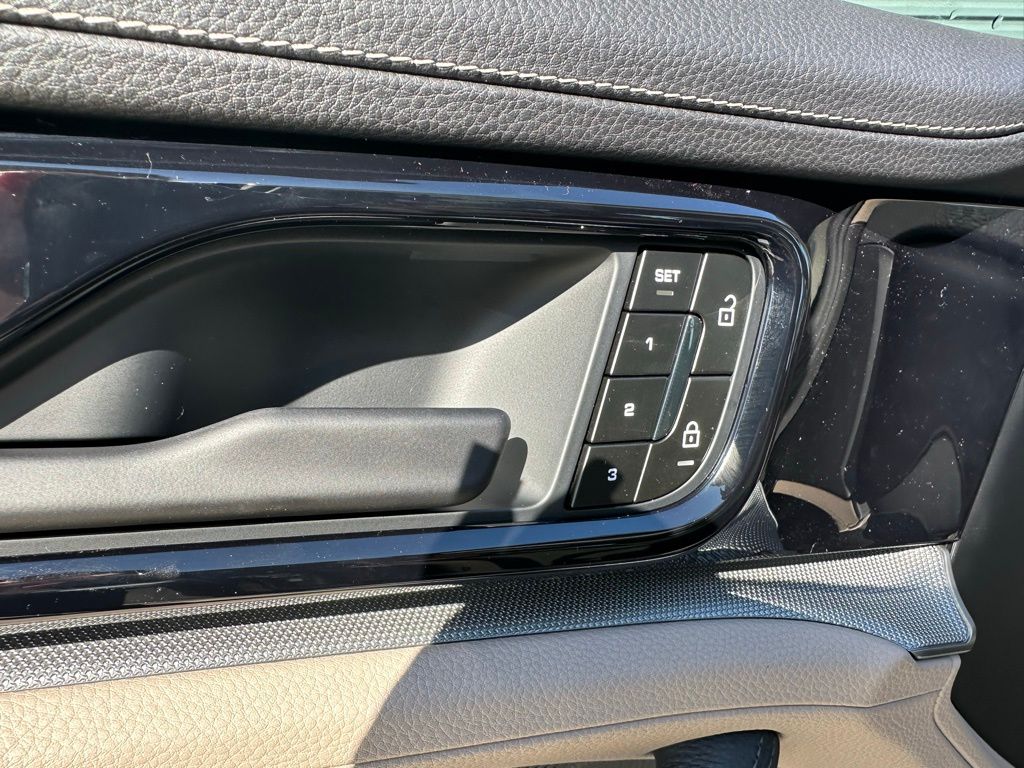 Thumbnail: 2026 Porsche Panamera - 19