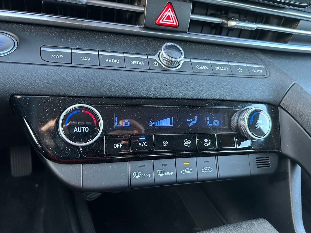 Thumbnail: 2024 Hyundai Elantra - 23