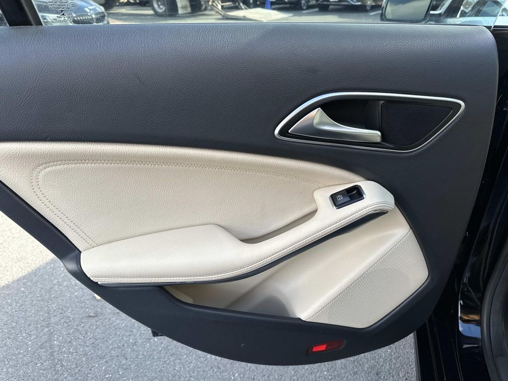 Thumbnail: 2014 Mercedes-Benz CLA - 29