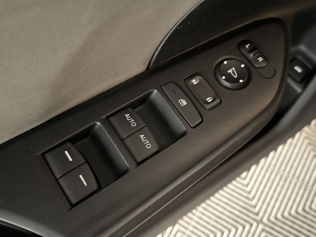 Used 2018  Honda EX image 16