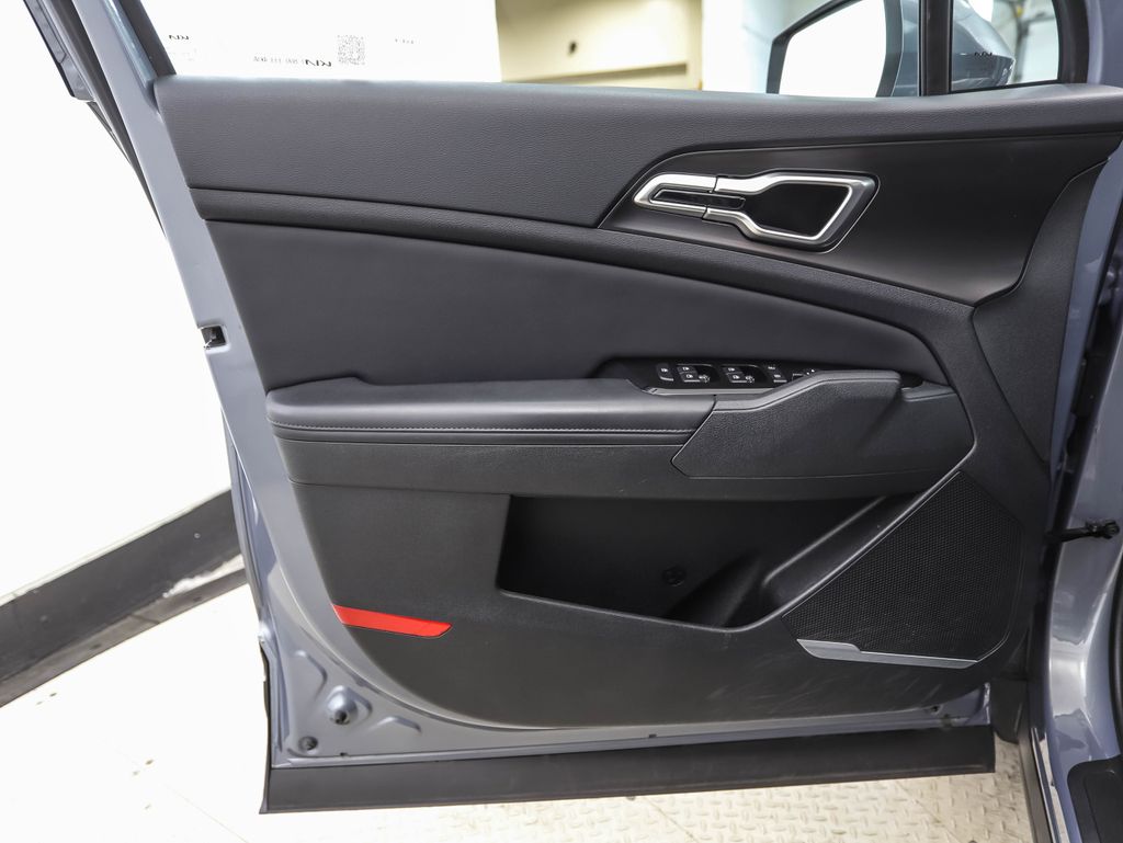 Thumbnail: 2023 Kia Sportage - 9