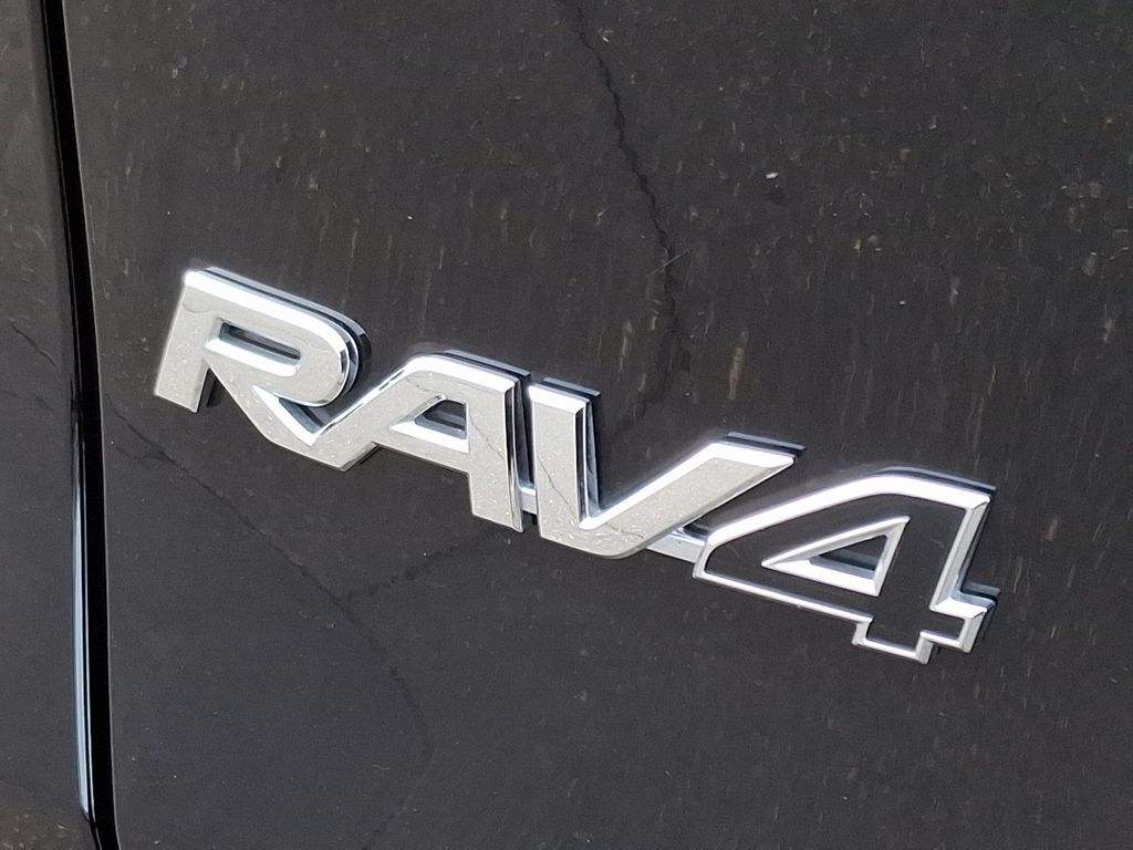 2022 Toyota RAV4 XLE 30