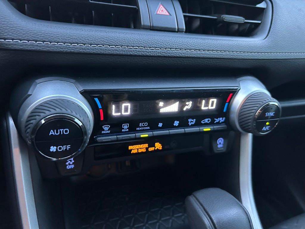 Thumbnail: 2020 Toyota RAV4 - 26