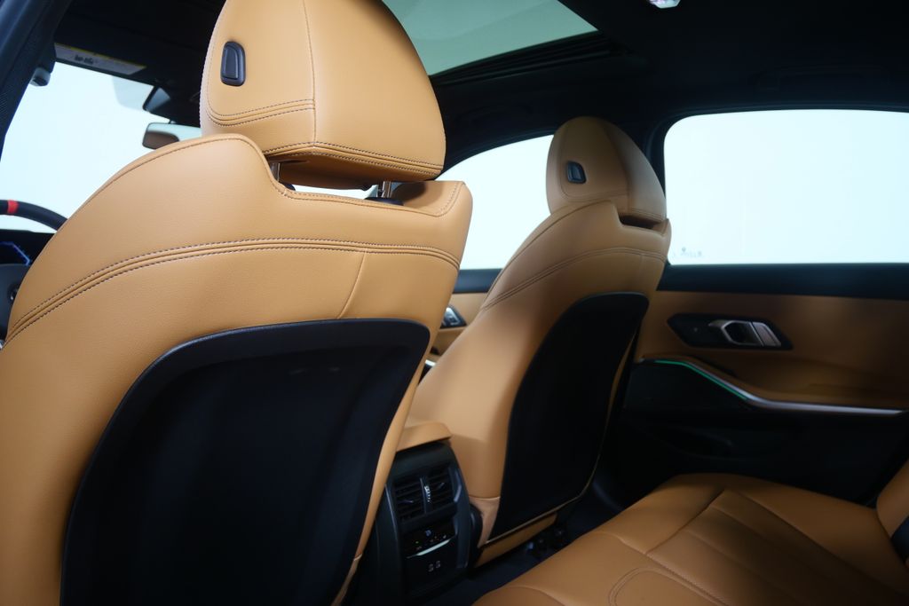 Thumbnail: 2026 BMW 3 Series - 18