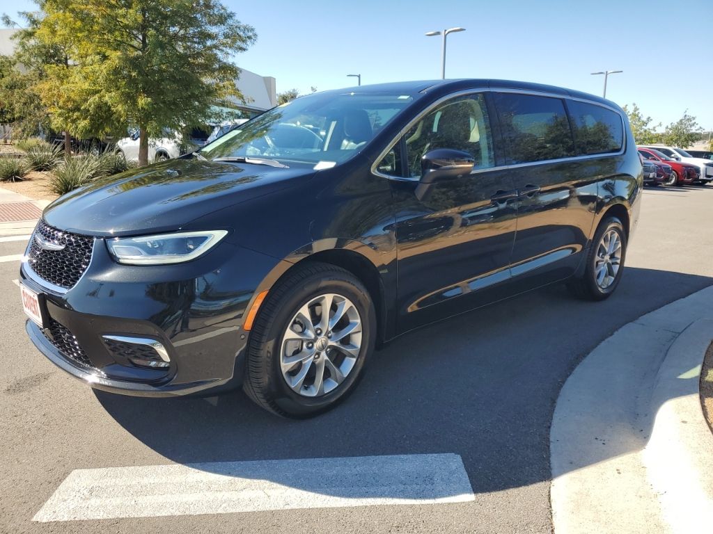 Used Car 2023 Chrysler Pacifica  Touring L For Sale Under $40,000 In Austin, Texas