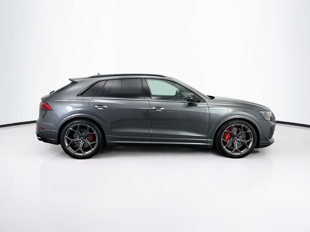 Thumbnail: 2026 Audi RS Q8 - 4