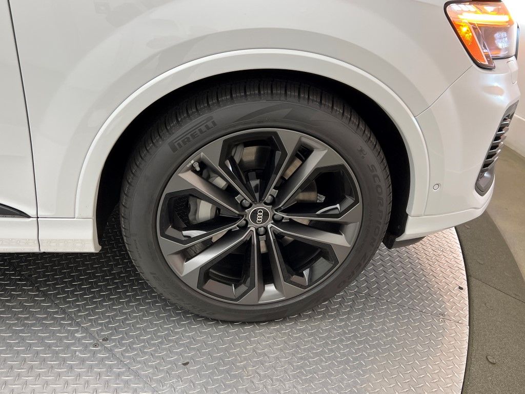 Thumbnail: 2026 Audi Q7 - 14