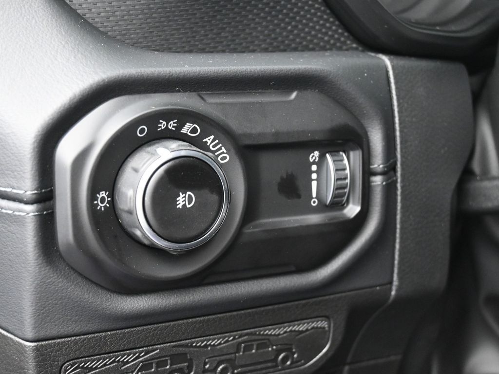 New 2026 reign Jeep Rubicon X image 14