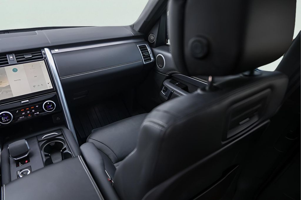 Used Car 2024 Land Rover Discovery  Metropolitan Edition For Sale Under $70,000 In Austin, Texas