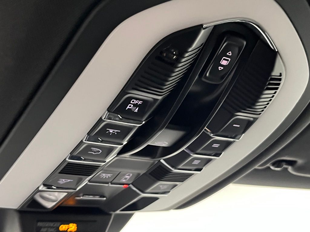 Thumbnail: 2021 Porsche Macan - 28