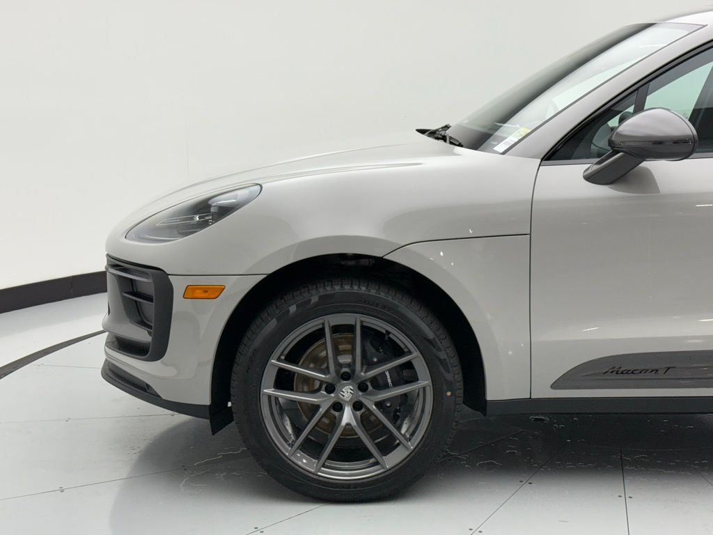 2025 Porsche Macan T 30