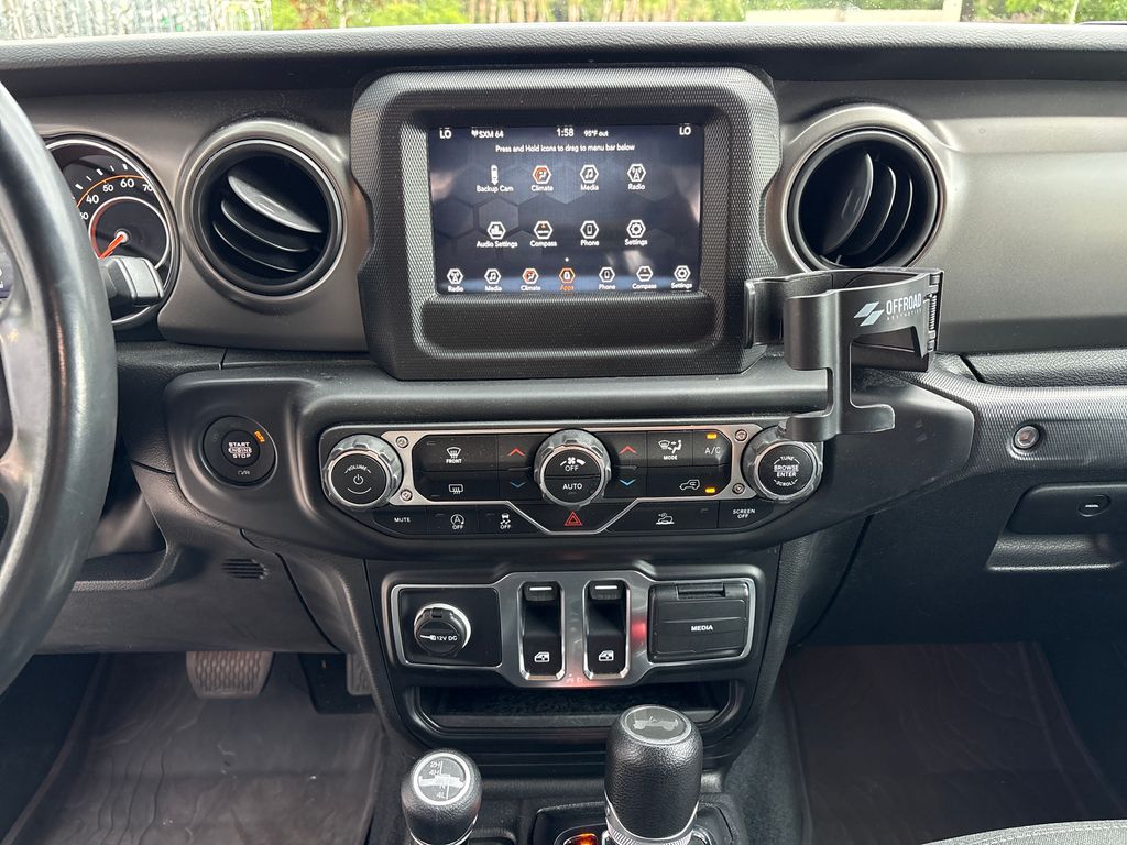 Used 2022 White Jeep Willys image 27