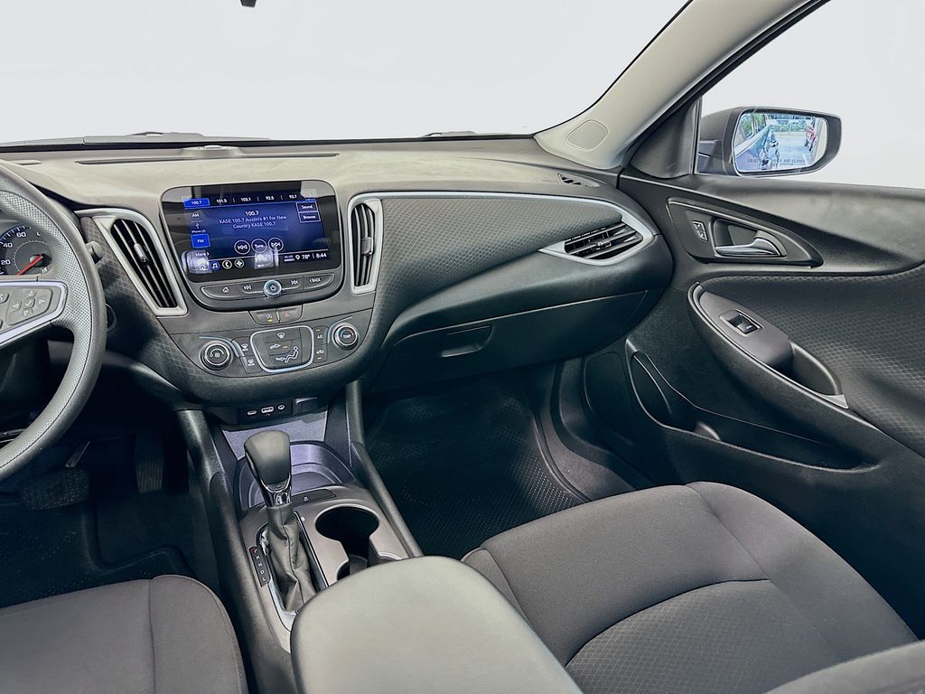 Thumbnail: 2023 Chevrolet Malibu - 22