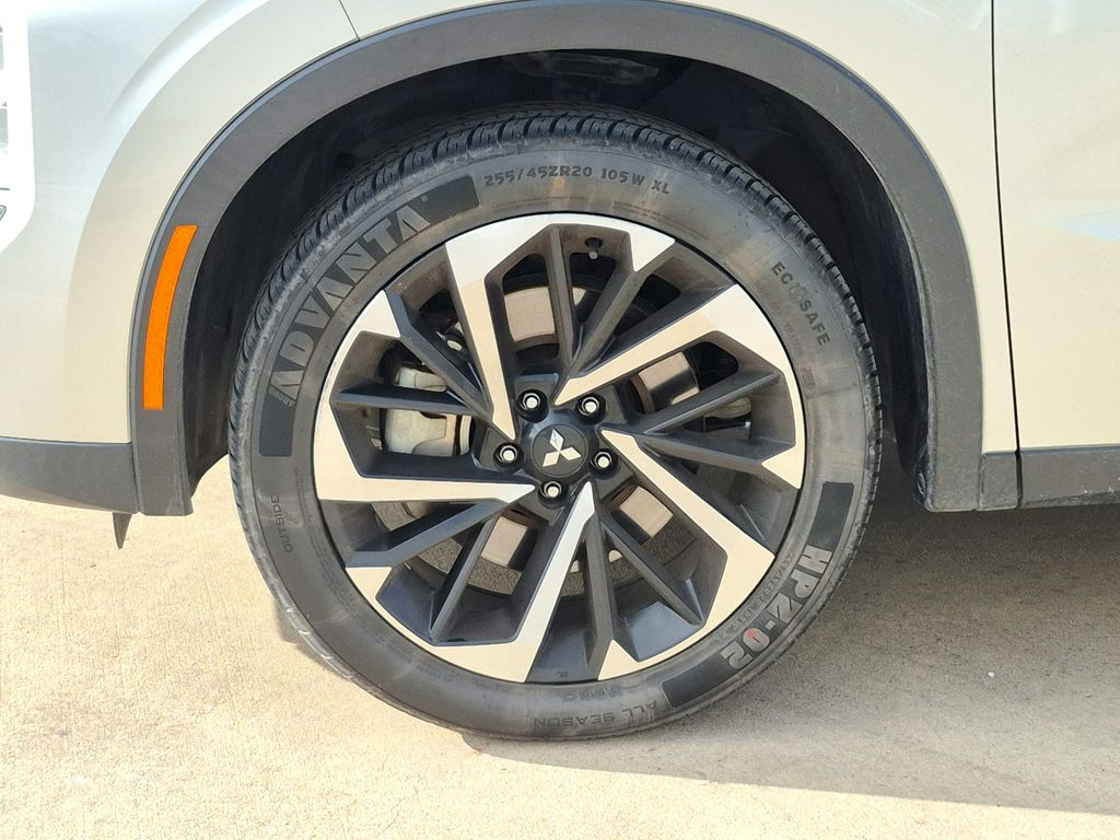 2023 Mitsubishi Outlander SE Silver at North Houston Mitsubishi