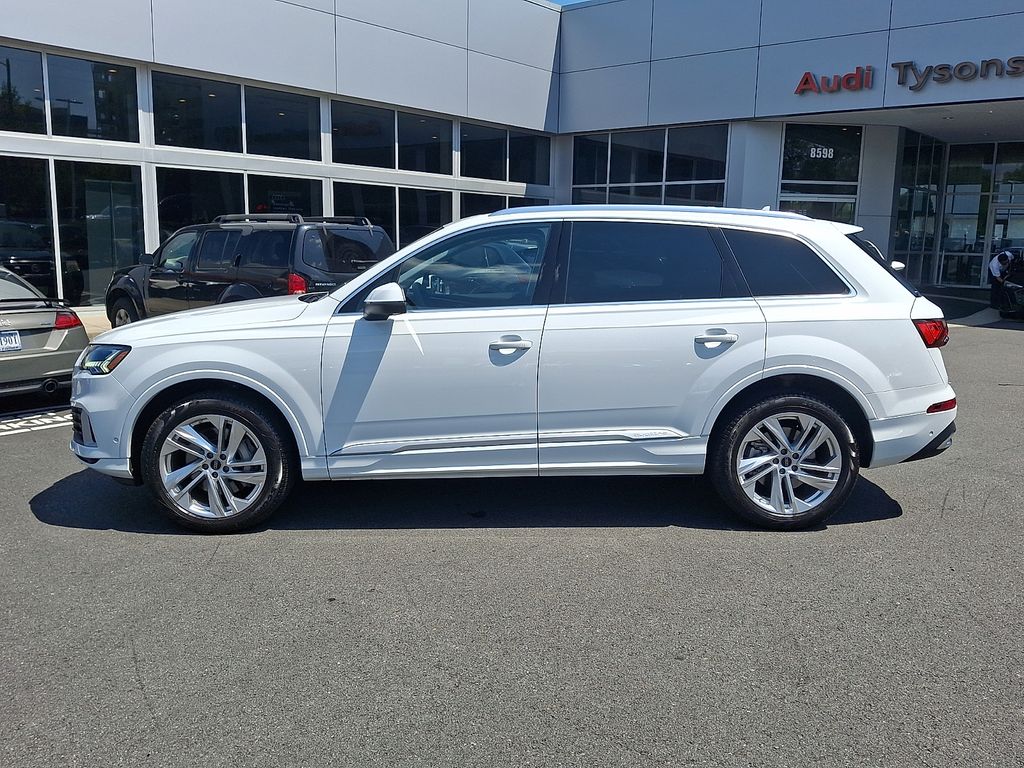 Thumbnail: 2023 Audi Q7 - 7
