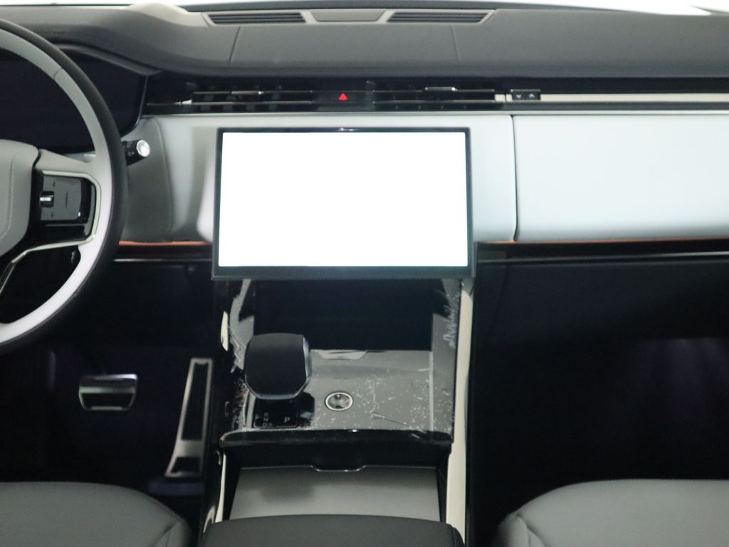 Thumbnail: 2025 Land Rover Range Rover Sport - 15