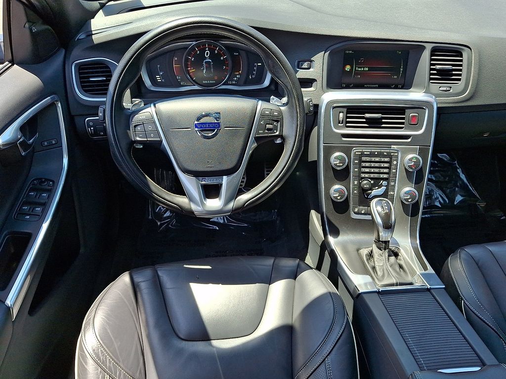 Thumbnail: 2016 Volvo V60 - 12