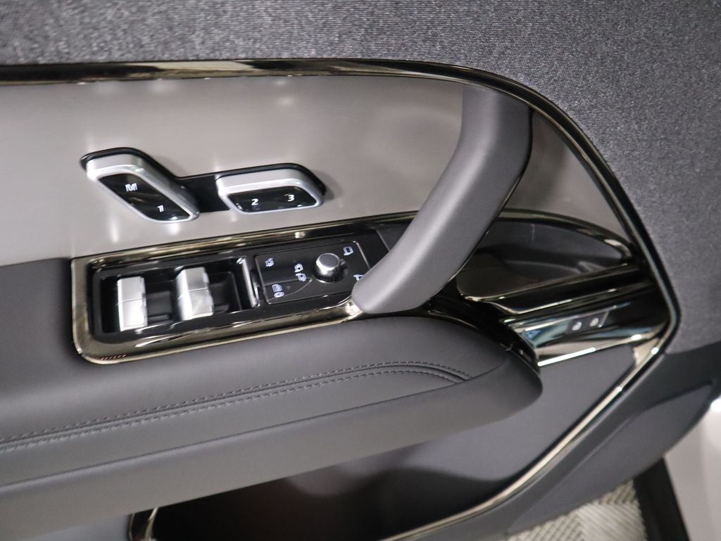 Thumbnail: 2025 Land Rover Range Rover Sport - 24