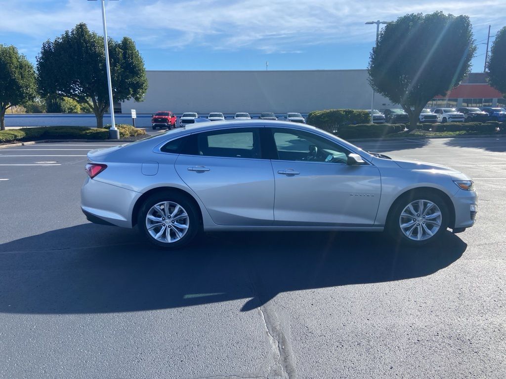 Thumbnail: 2019 Chevrolet Malibu - 6