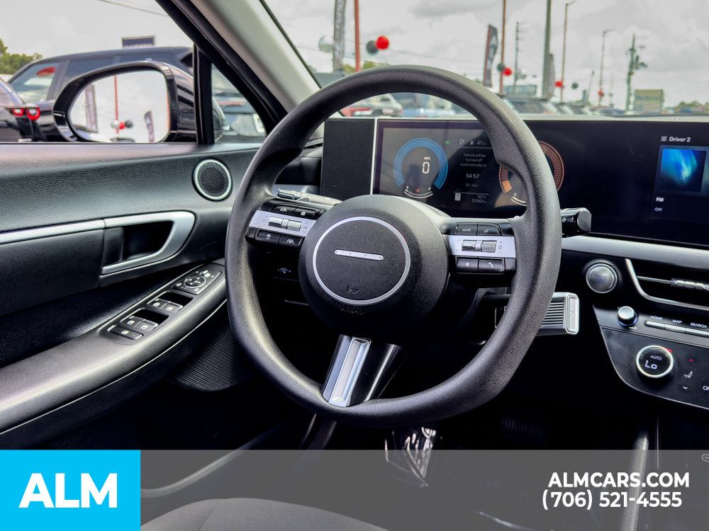 Used 2024 Black Hyundai SEL image 18