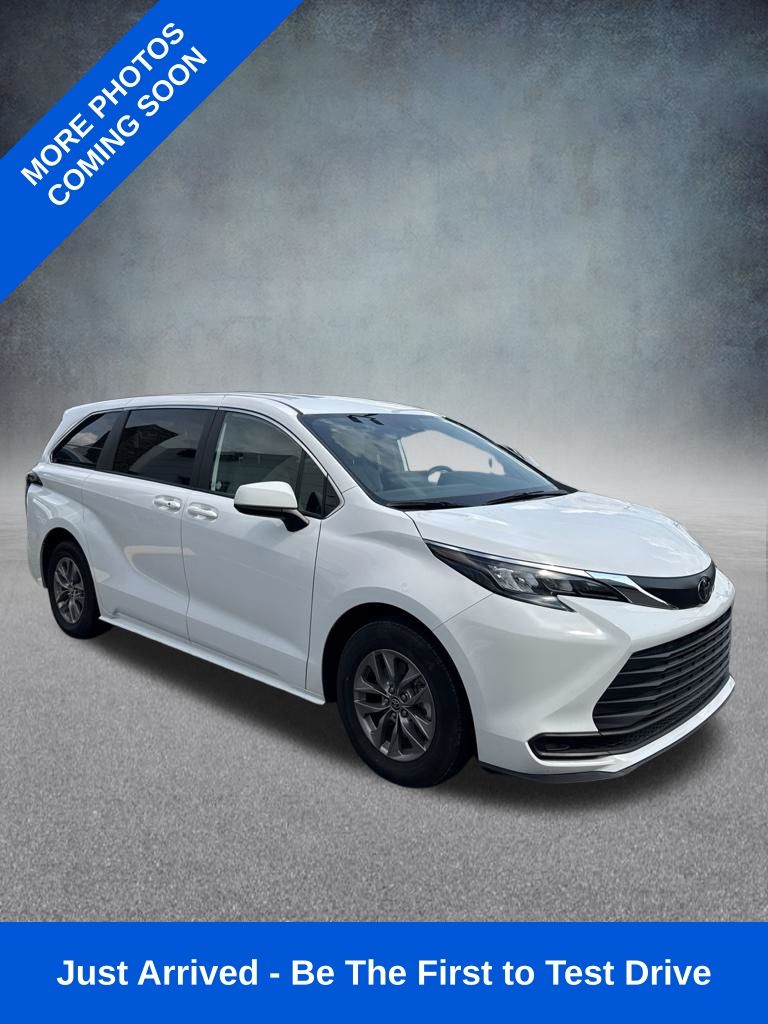 Ice 2026 Toyota Sienna Minivan Front-Wheel Drive Continuously Variable Transmission
