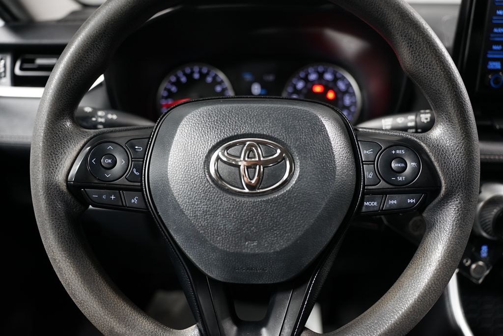 2020 Toyota RAV4 LE 12