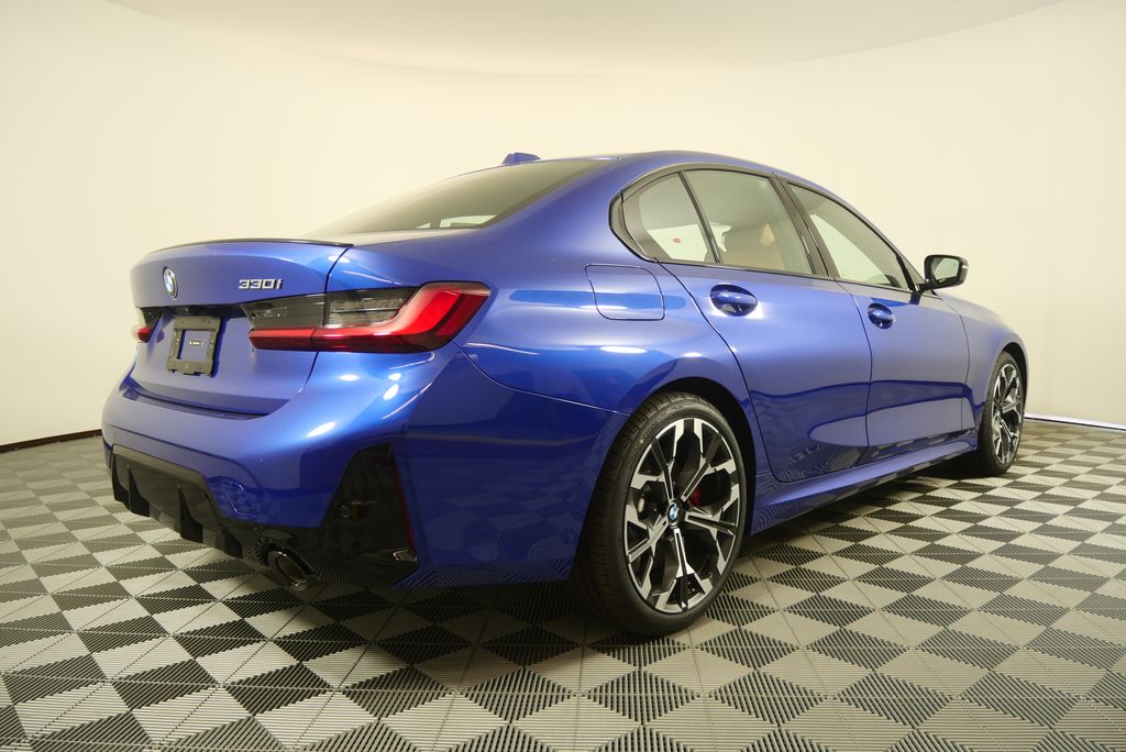 Thumbnail: 2026 BMW 3 Series - 3