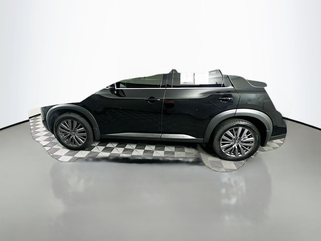 View vehicle photo 4