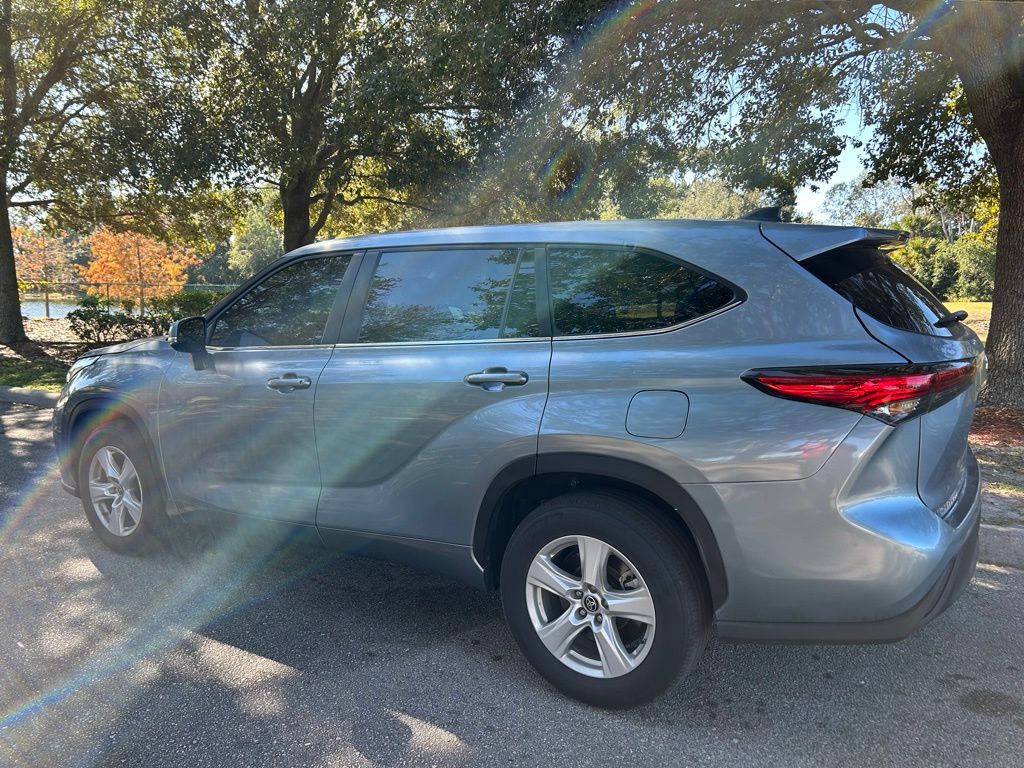 Thumbnail: 2023 Toyota Highlander - 3