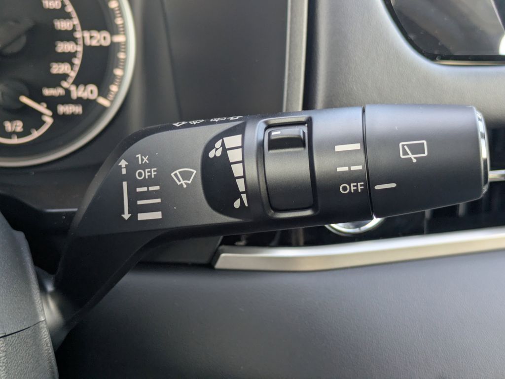 2025 Mitsubishi Outlander Plug-in Hybrid SE - Photo 27