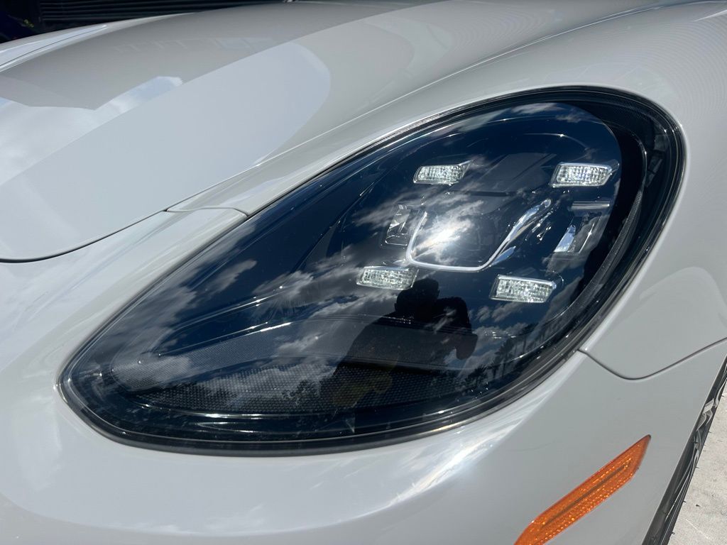 2018 Porsche Panamera  13