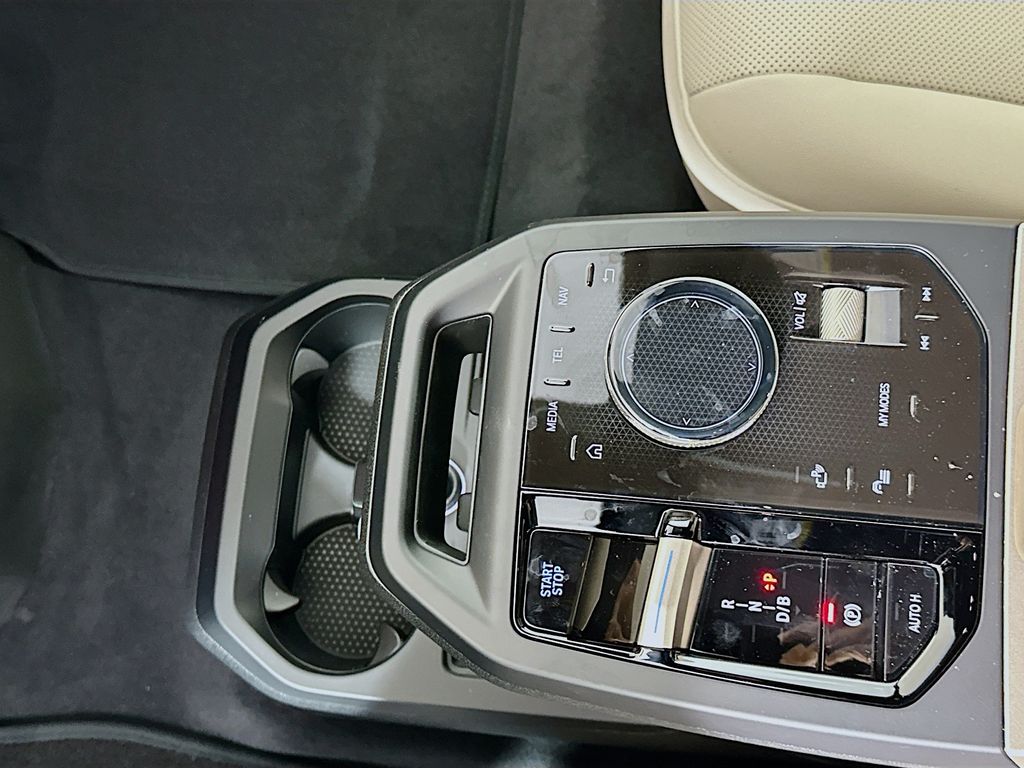 Thumbnail: 2026 BMW iX - 15