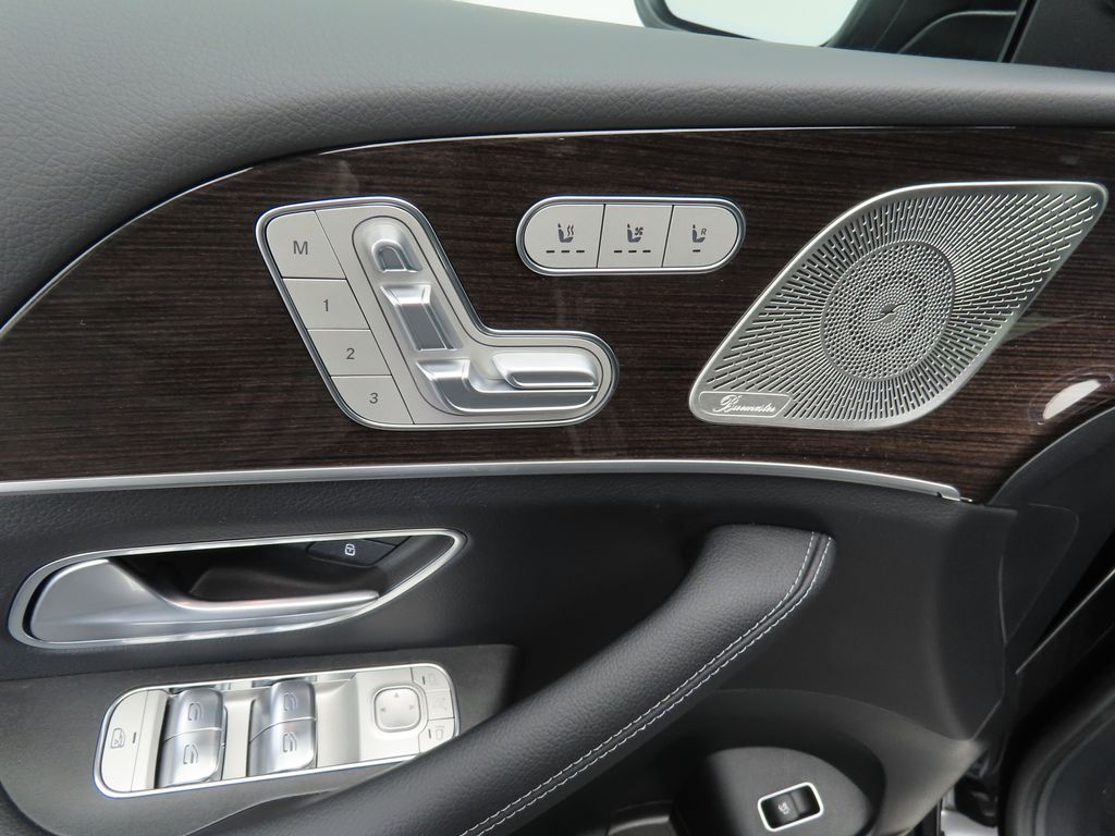 Thumbnail: 2025 Mercedes-Benz GLS - 24