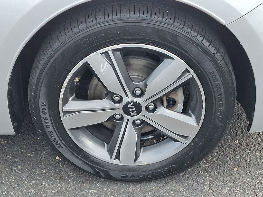 Thumbnail: 2018 Kia Forte - 8