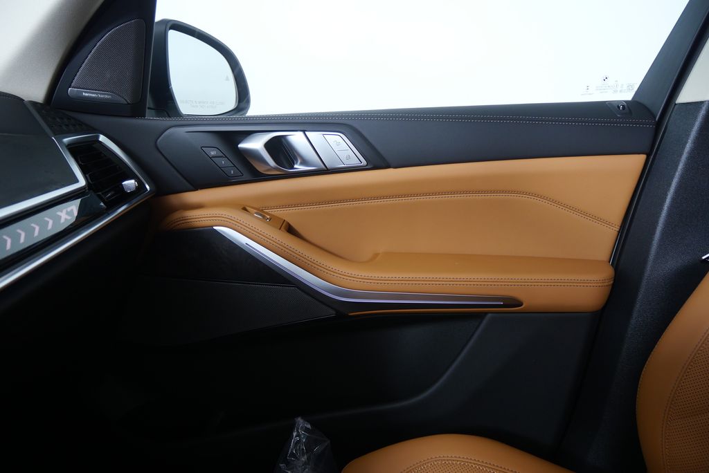 Thumbnail: 2026 BMW X7 - 25