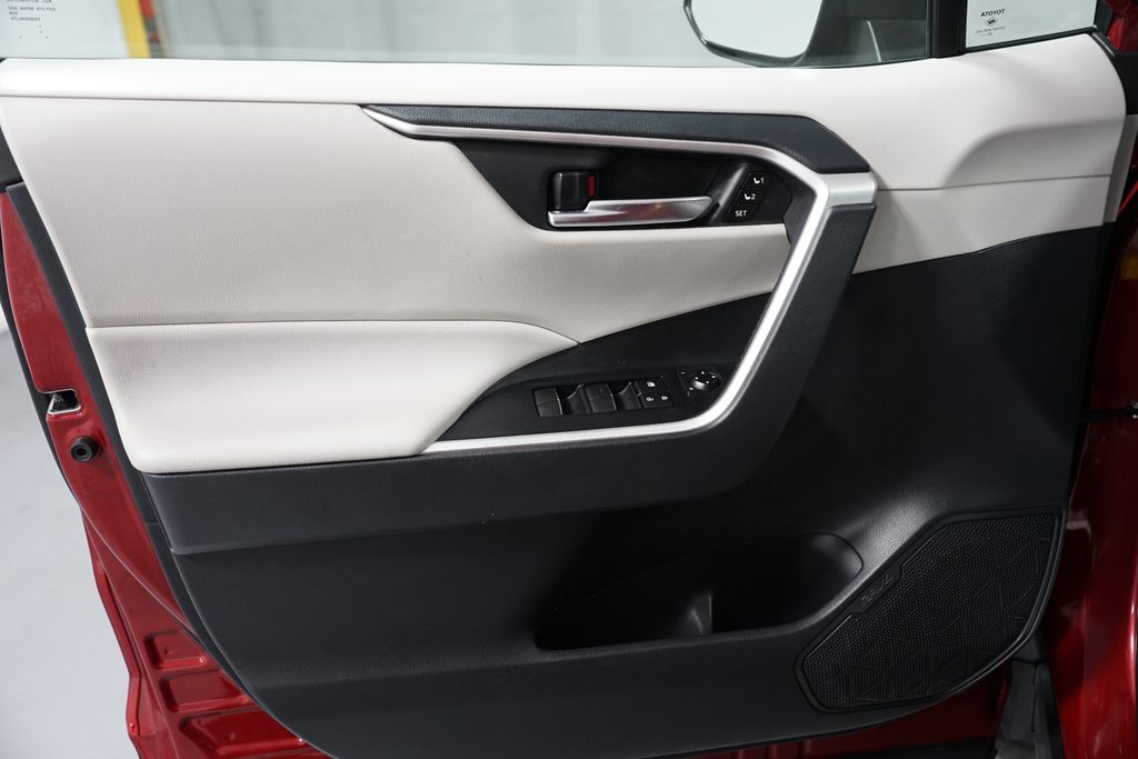 Thumbnail: 2021 Toyota RAV4 - 29