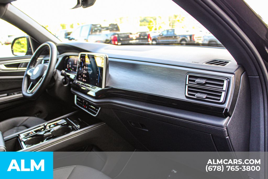 Used 2025 Black Volkswagen 2.0T SE w/Technology image 22