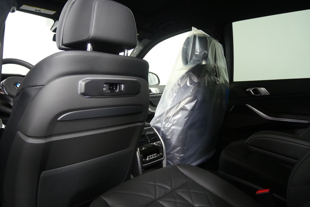 Thumbnail: 2026 BMW X7 - 19