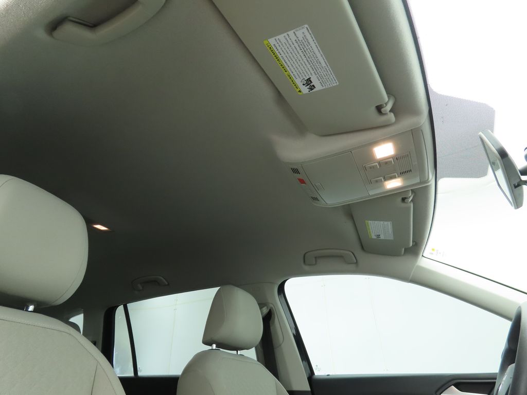 Thumbnail: 2021 Volkswagen Tiguan - 18