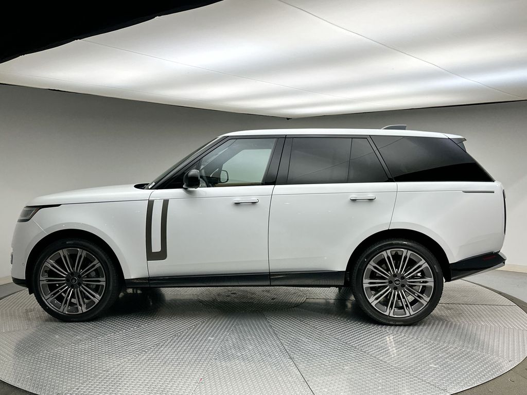 2025 Land Rover Range Rover SE 2