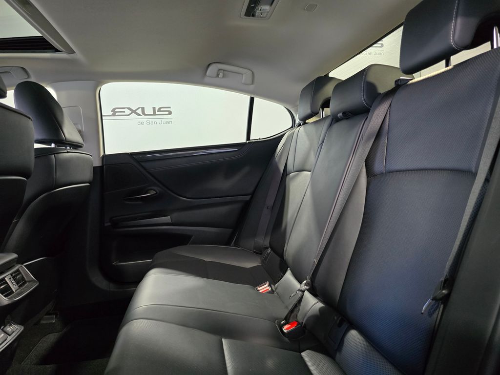 Thumbnail: 2021 Lexus ES - 28