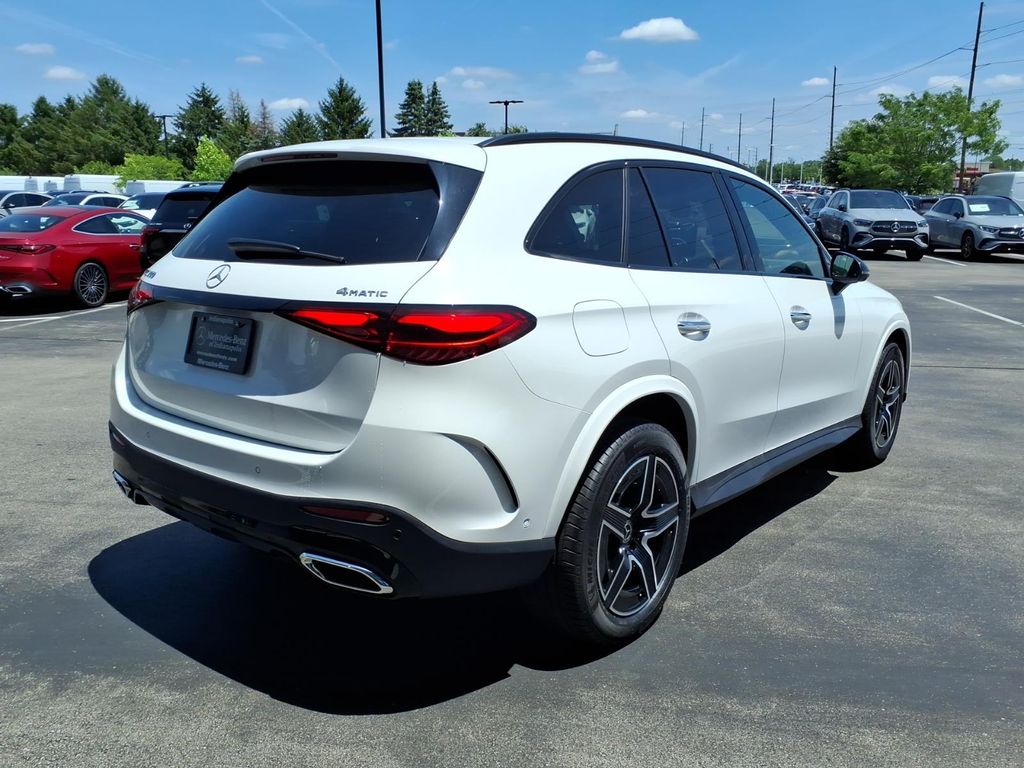 New 2026 MANUFAKTUR Moonlight White Metallic Mercedes-Benz GLC 300 image 7