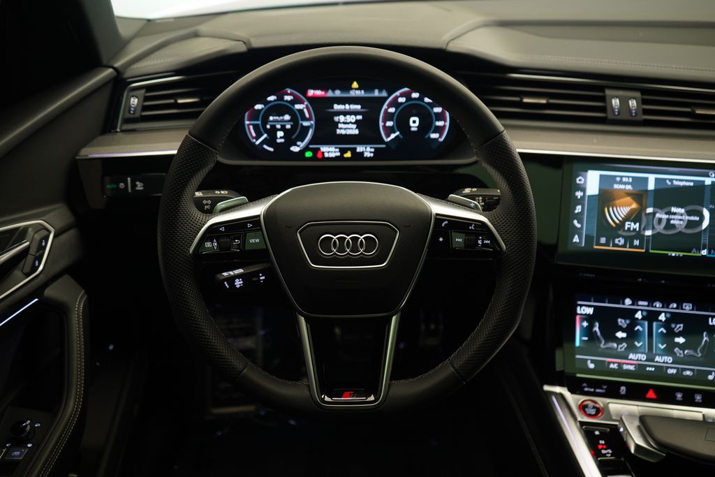 Thumbnail: 2024 Audi SQ8 e-tron - 9