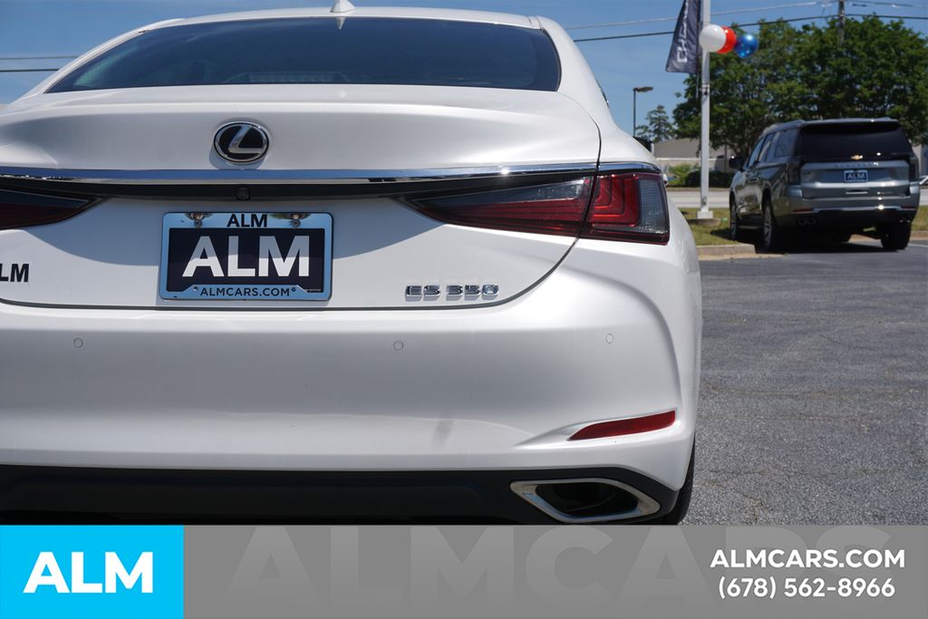 Used 2019 White Lexus 350 image 16