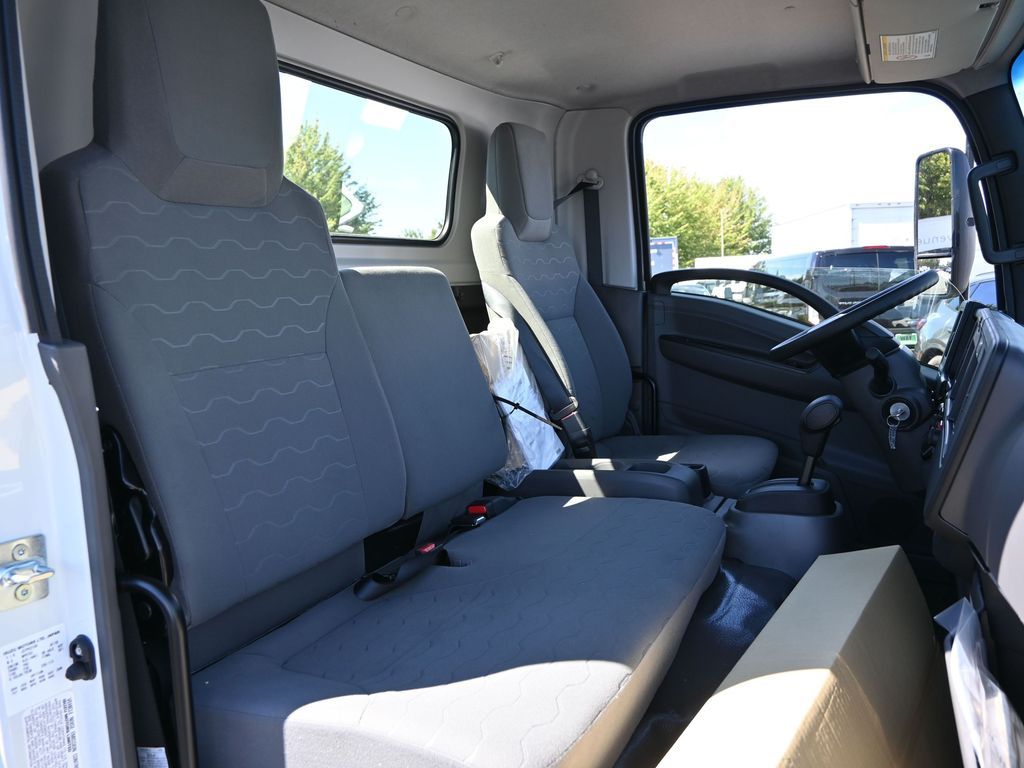 2025 Isuzu NRR 