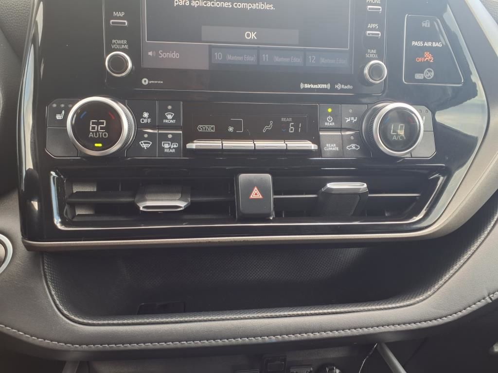 2020 Toyota Highlander XLE photo 18
