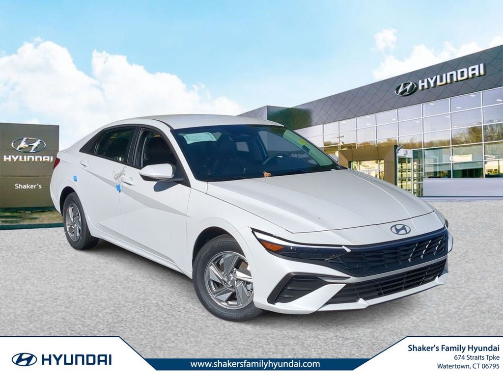 Serenity White 2026 Hyundai Elantra Sedan Front-Wheel Drive Continuously Variable Transmission