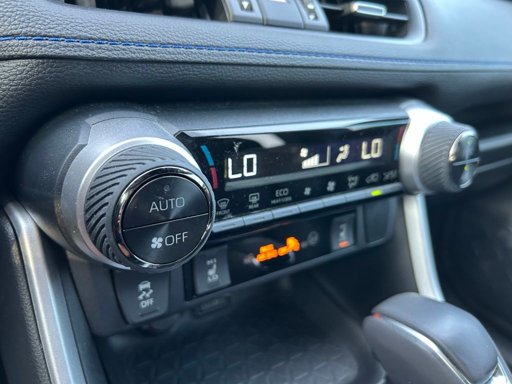 2023 Toyota RAV4 XSE 19